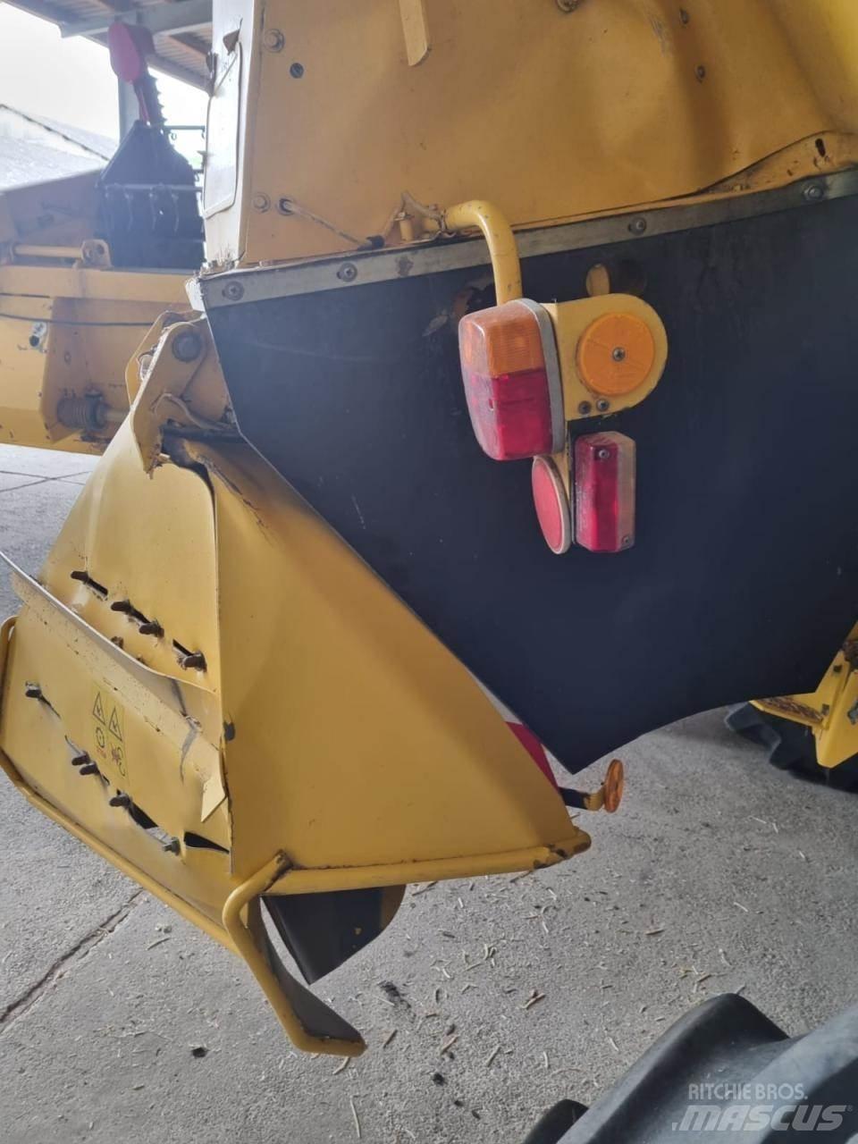 New Holland TF 76 Kombájnok