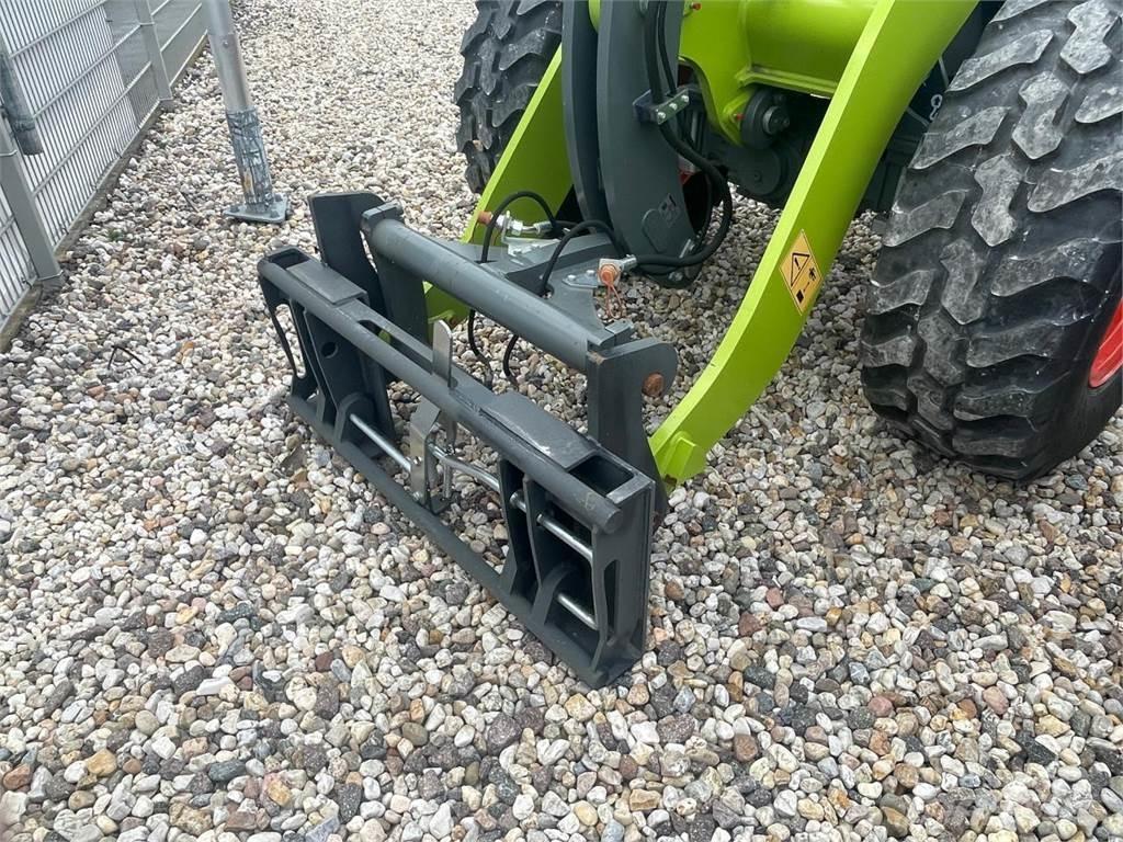 CLAAS Torion 535 Gumikerekes homlokrakodók