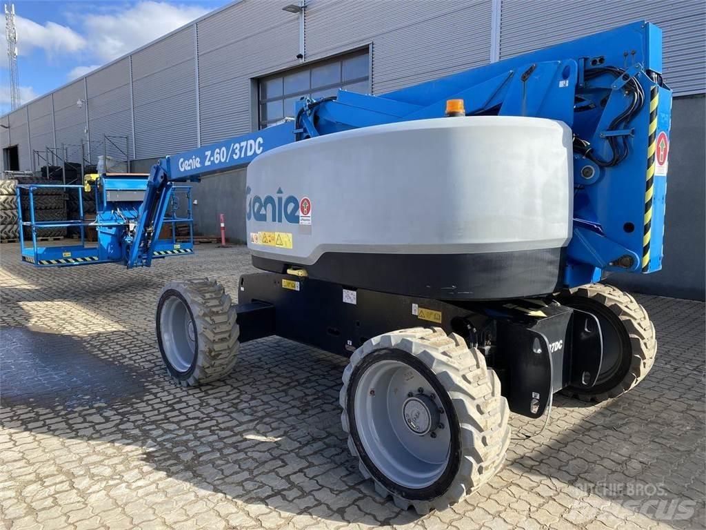Genie Z60/37 DC Karos emelők