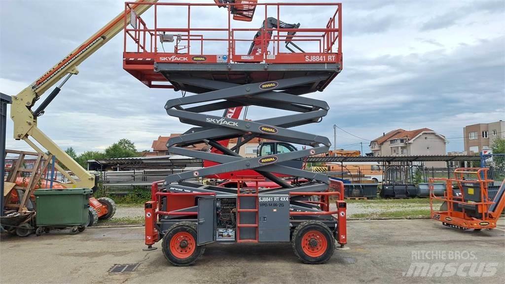 SkyJack 8841RT Ollós emelők