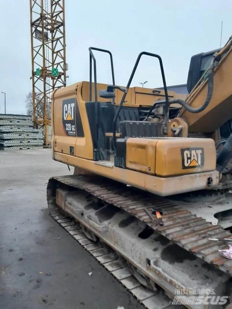 CAT 320 Lánctalpas kotrók