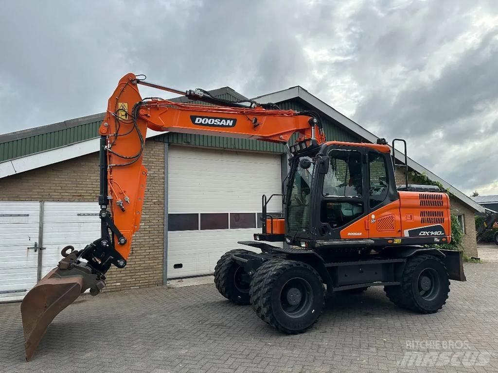 Doosan DX140W-5 Gumikerekes kotrók
