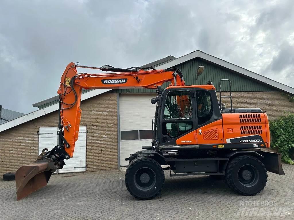 Doosan DX140W-5 Gumikerekes kotrók