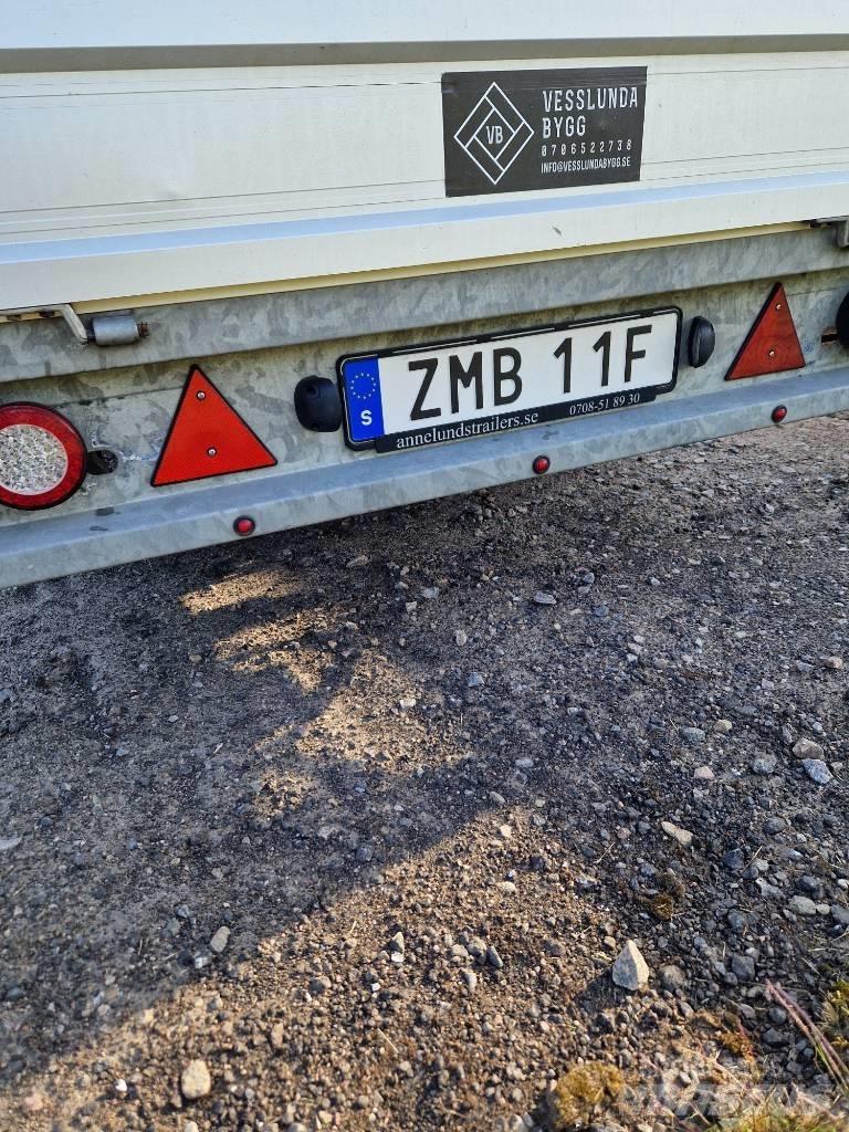 Saris C2000 Platós / Ponyvás pótkocsik