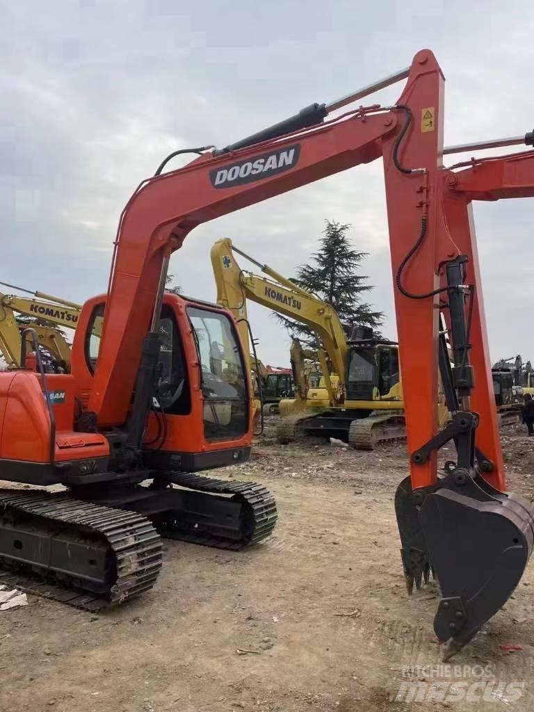 Doosan DX 80 Közepes (midi) kotrók 7 t - 12 t