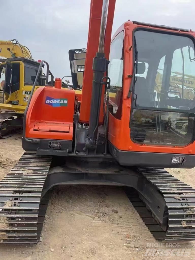 Doosan DX 80 Közepes (midi) kotrók 7 t - 12 t