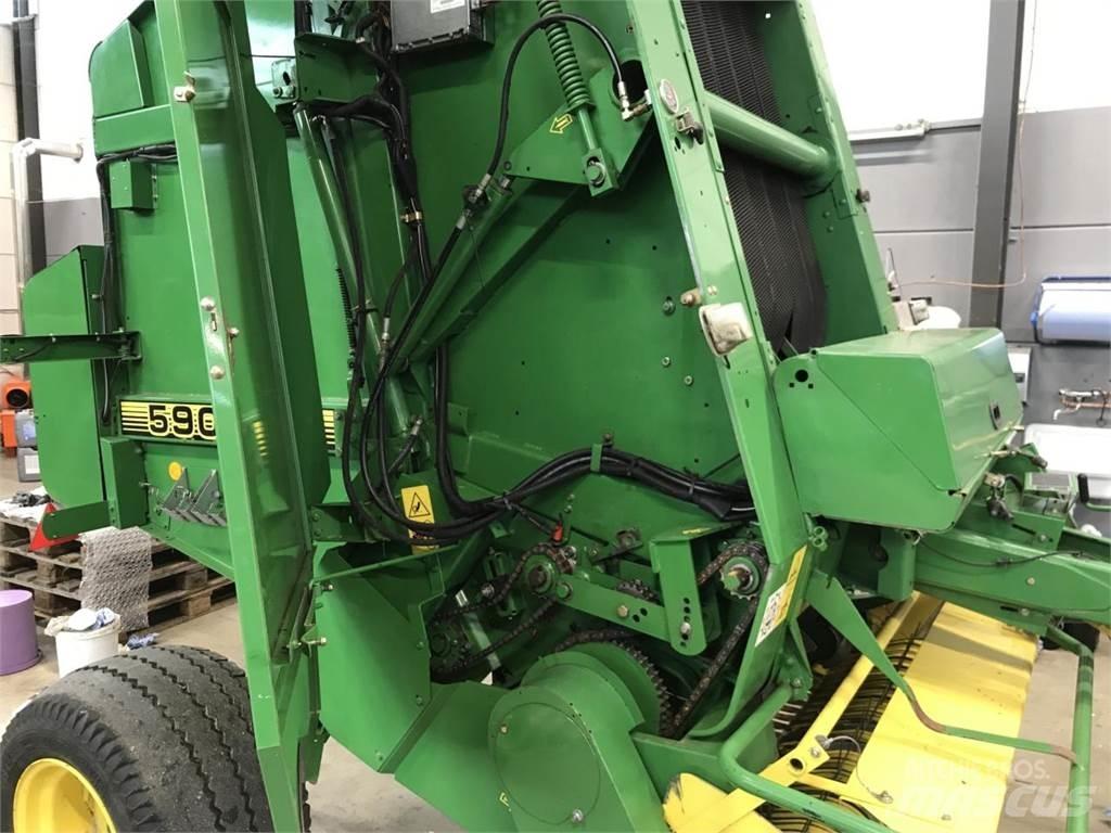John Deere 590 Szögletes bálázók