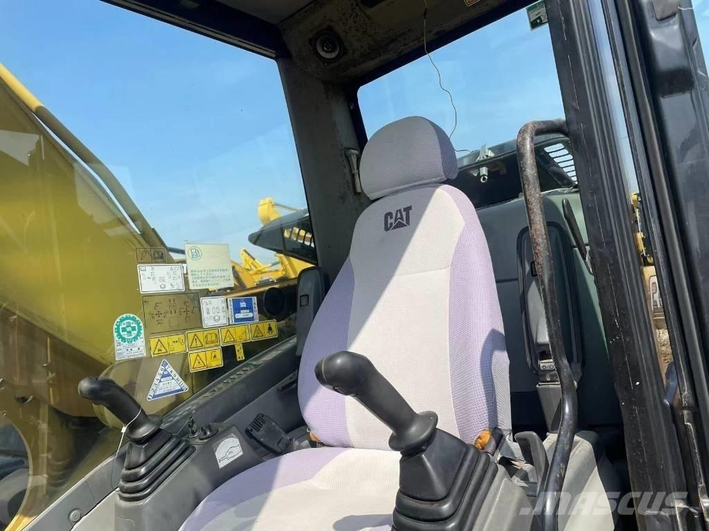 CAT 329 D Hosszú gém kotrók