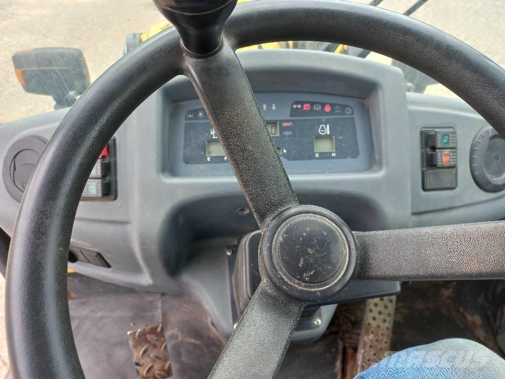 Komatsu WA 80-6 Gumikerekes homlokrakodók