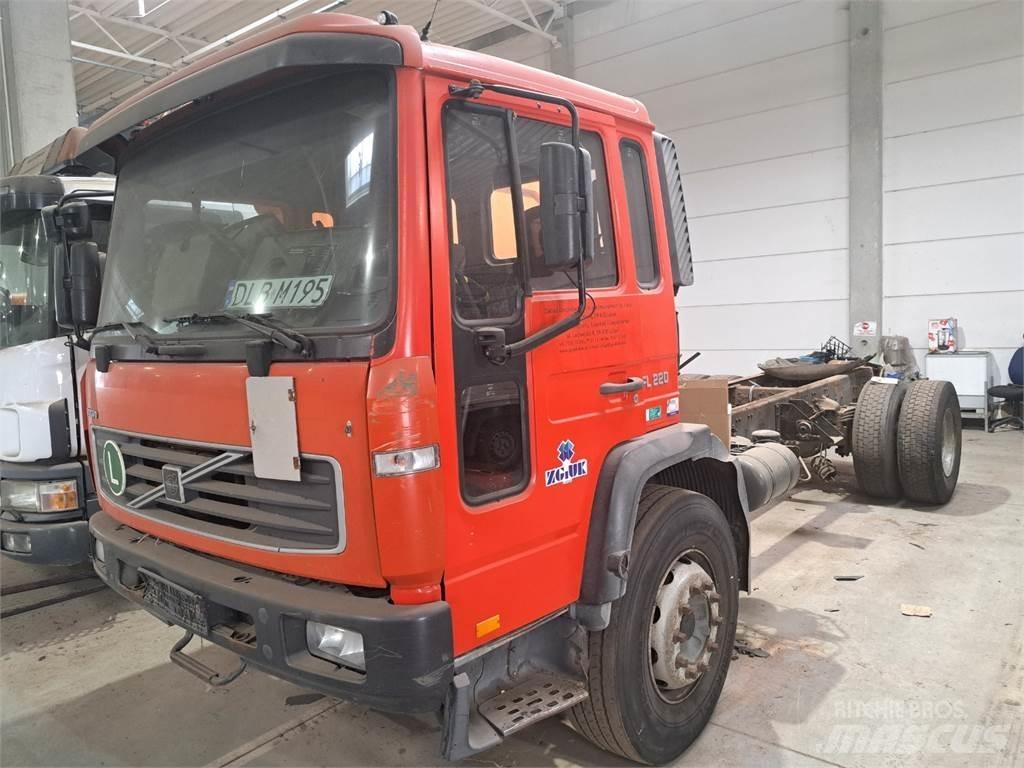 Volvo FL6 220 Nyergesvontatók