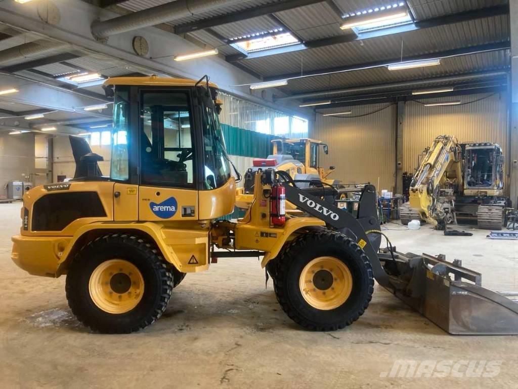 Volvo L30G/S Gumikerekes homlokrakodók