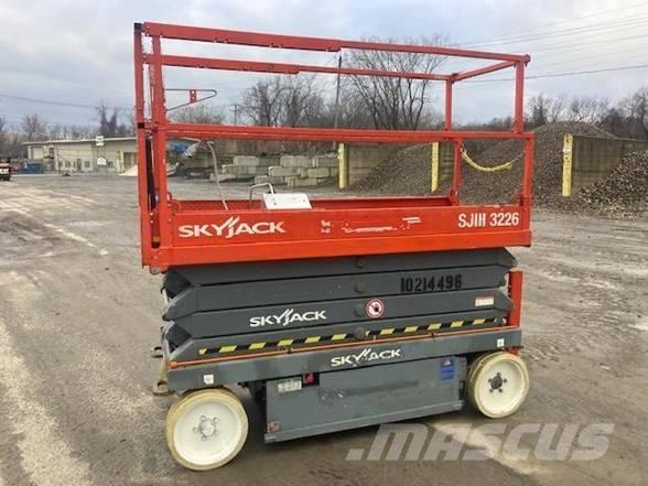 SkyJack SJ III 3226 Ollós emelők