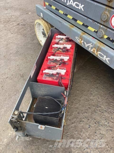 SkyJack SJ III 3226 Ollós emelők