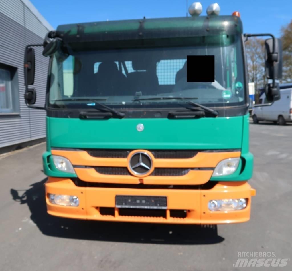 Mercedes-Benz 822 L Kis teherszállító/Platós kocsi