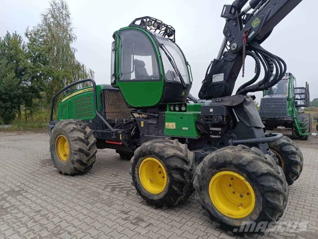 John Deere 1070 E Betakarítók