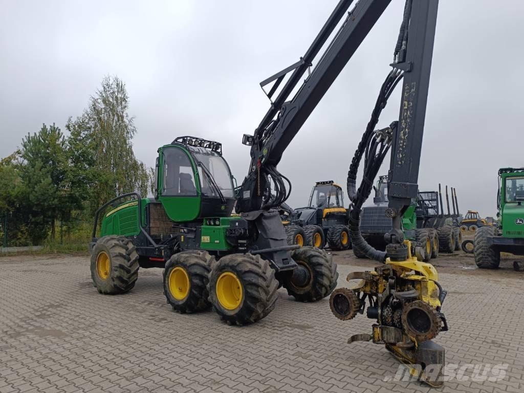 John Deere 1070 E Betakarítók