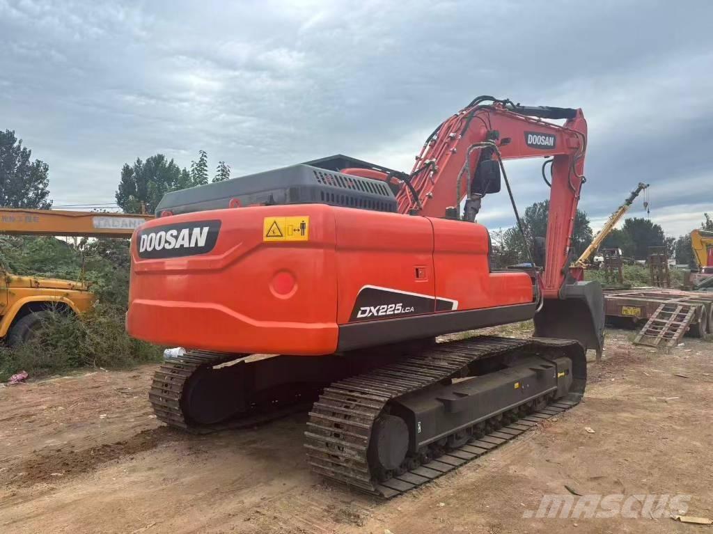 Doosan DX 225 Lánctalpas kotrók