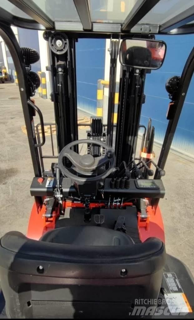 EP EQUIPMENT EFL302 Elektromos targoncák