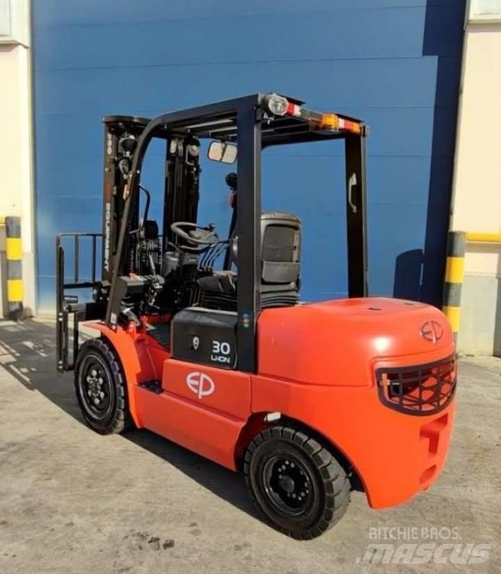EP EQUIPMENT EFL302 Elektromos targoncák