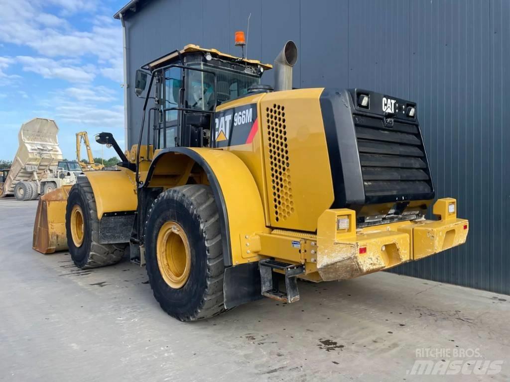 CAT 966M Gumikerekes homlokrakodók