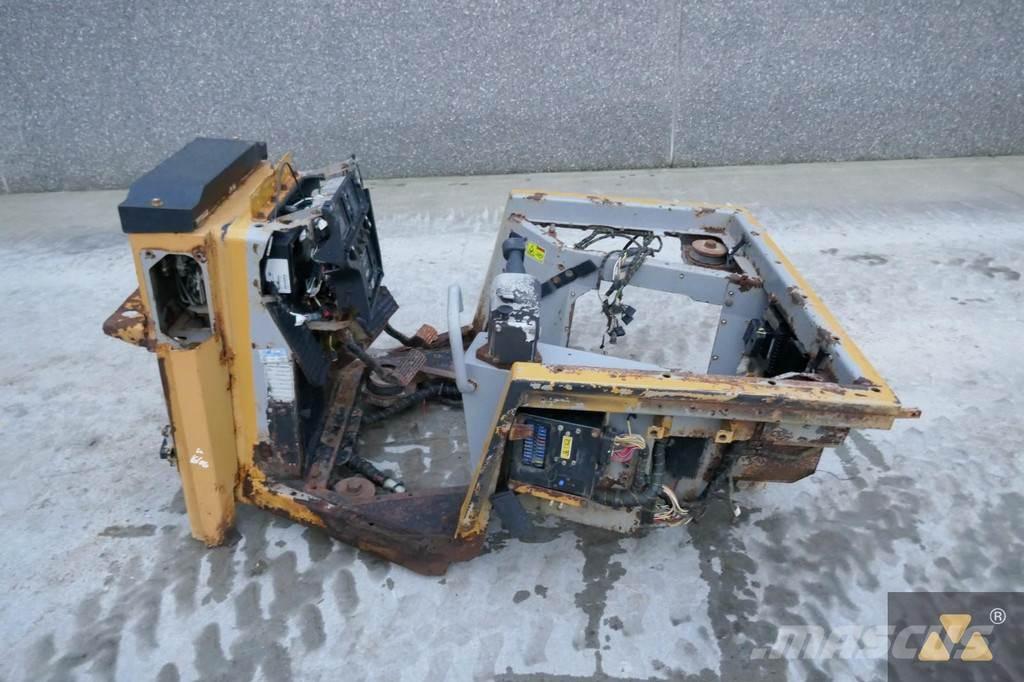 CAT 220-2800 Vezetőfülke és belső tartozékok