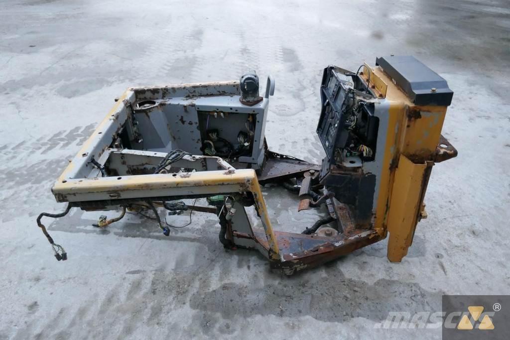 CAT 220-2800 Vezetőfülke és belső tartozékok