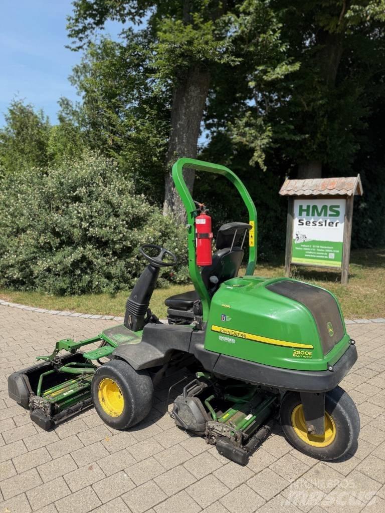 John Deere 2500 E Golfpálya karbantartó gépek