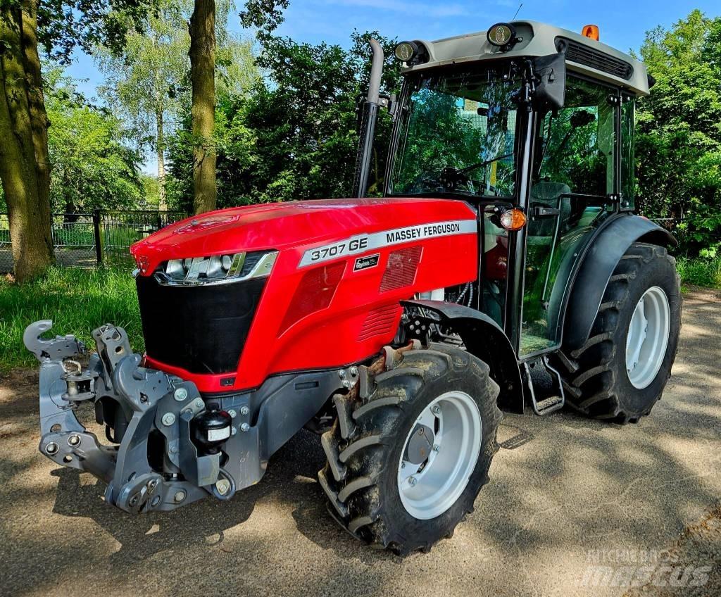 Massey Ferguson 3707 Traktorok