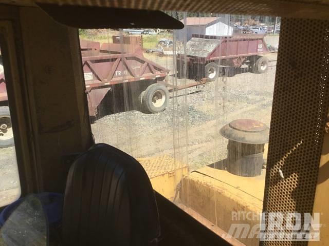 CAT 980 B Gumikerekes homlokrakodók
