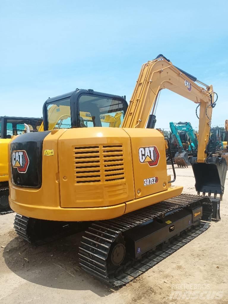 CAT 307E2 Közepes (midi) kotrók 7 t - 12 t