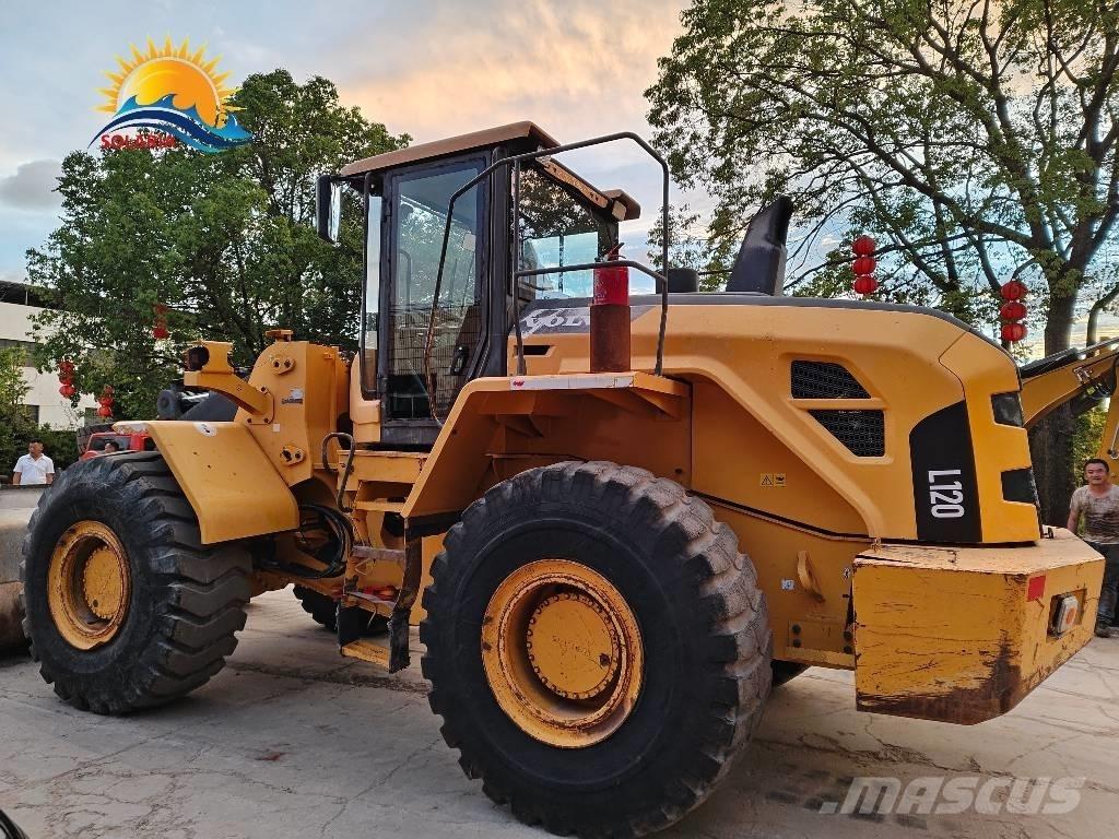 Volvo L 120 Gumikerekes homlokrakodók