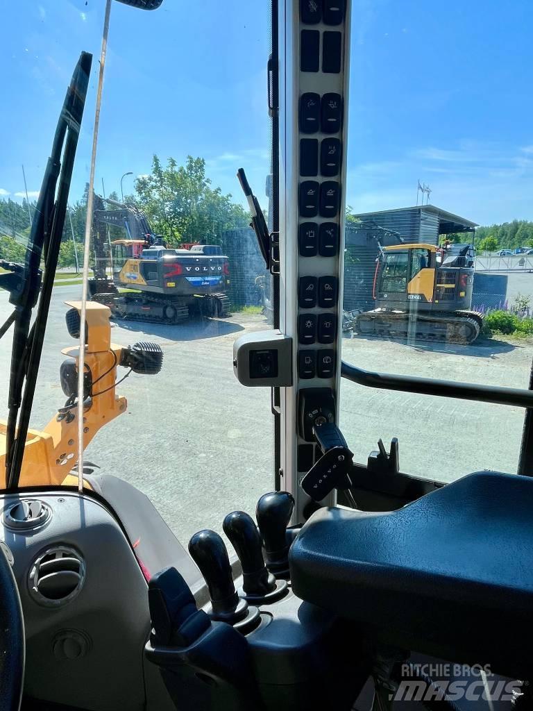 Volvo L 120 H Gumikerekes homlokrakodók