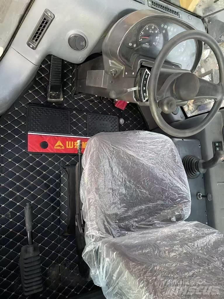 SDLG LG 956 F Gumikerekes homlokrakodók