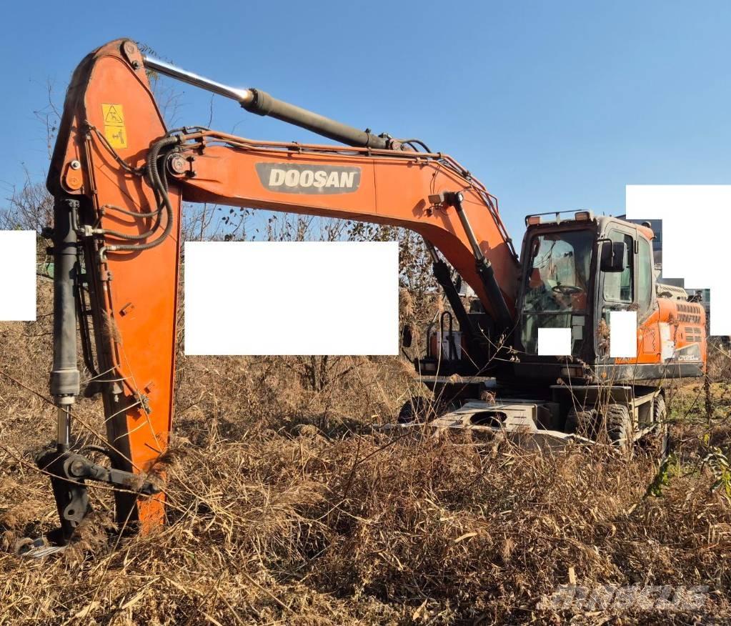 Doosan DX 210 W Gumikerekes kotrók