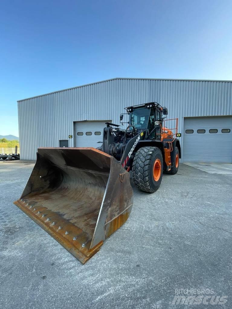 Doosan DL 320-7 Gumikerekes homlokrakodók