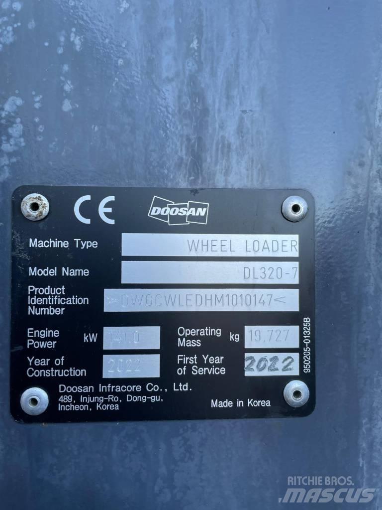 Doosan DL 320-7 Gumikerekes homlokrakodók
