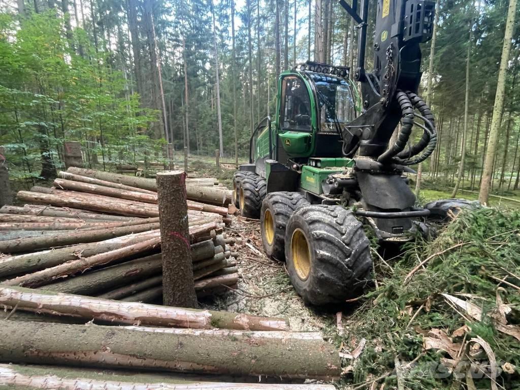 John Deere 1270 G Betakarítók