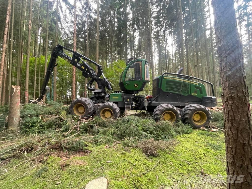 John Deere 1270 G Betakarítók