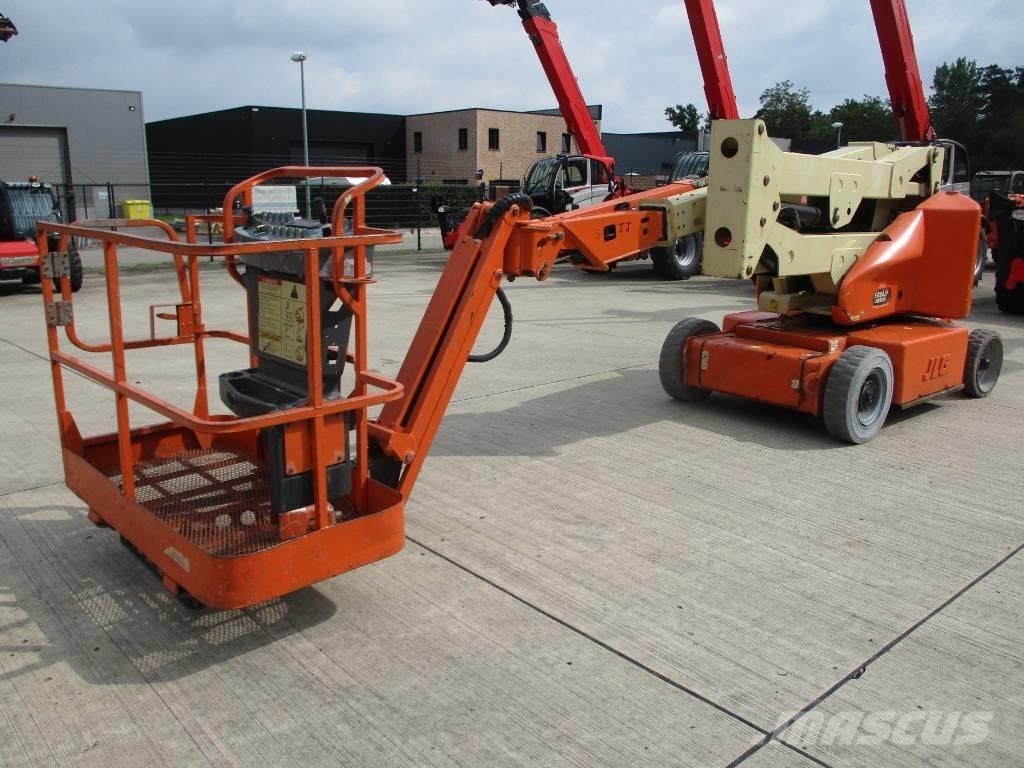 JLG E400 AJPN (048) Kompakt önjáró emelők