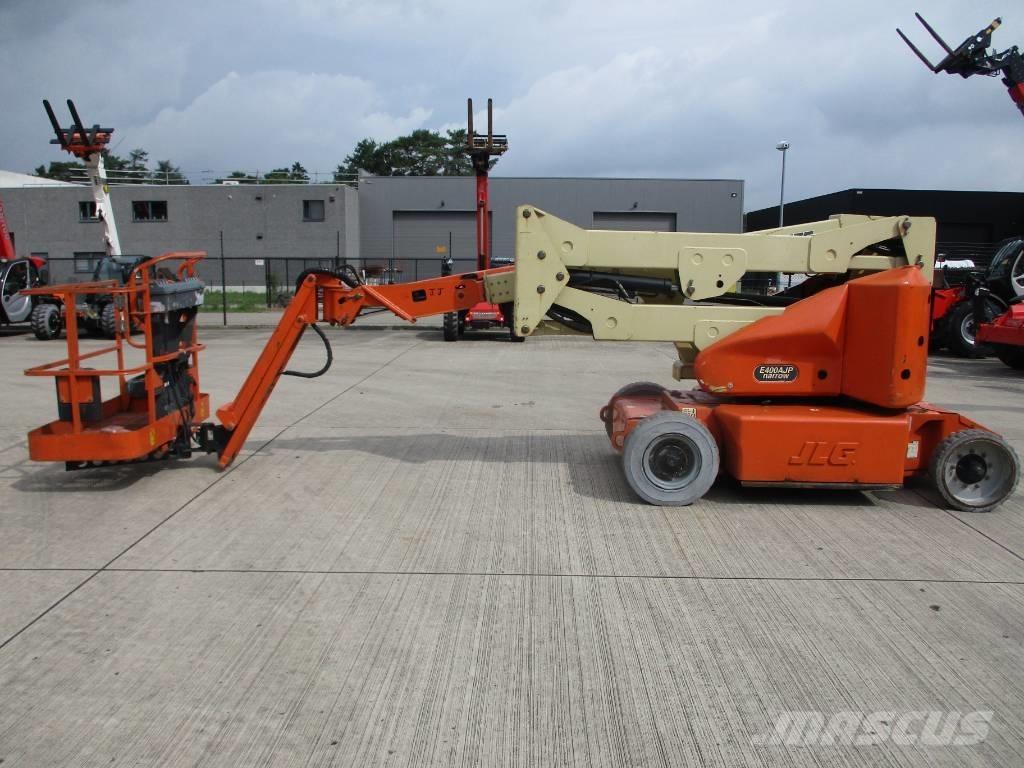 JLG E400 AJPN (048) Kompakt önjáró emelők