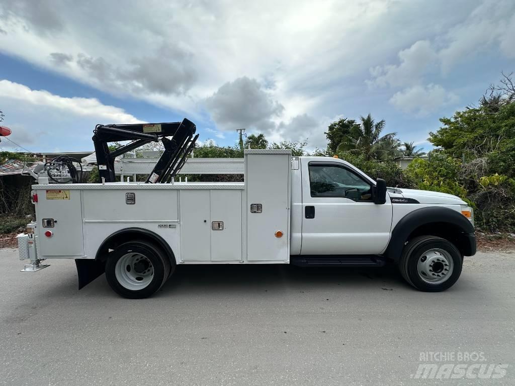Ford F 550 Kis teherszállító/Platós kocsi