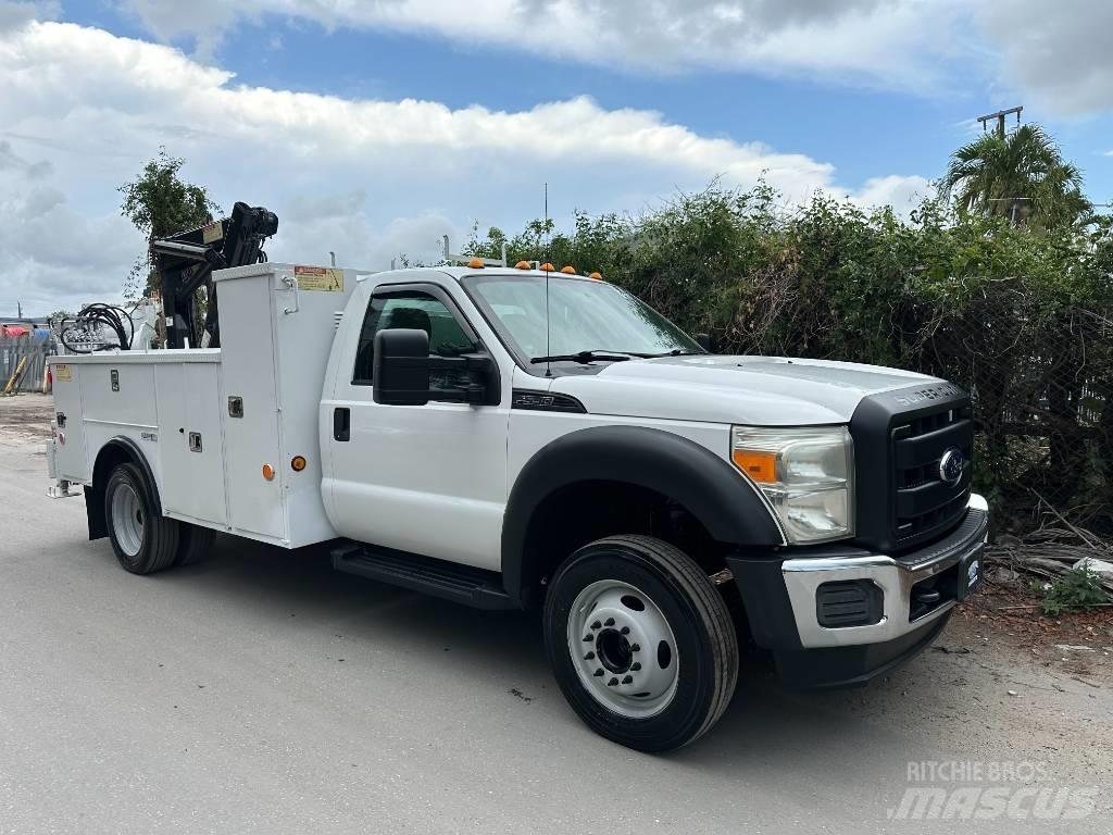 Ford F 550 Kis teherszállító/Platós kocsi