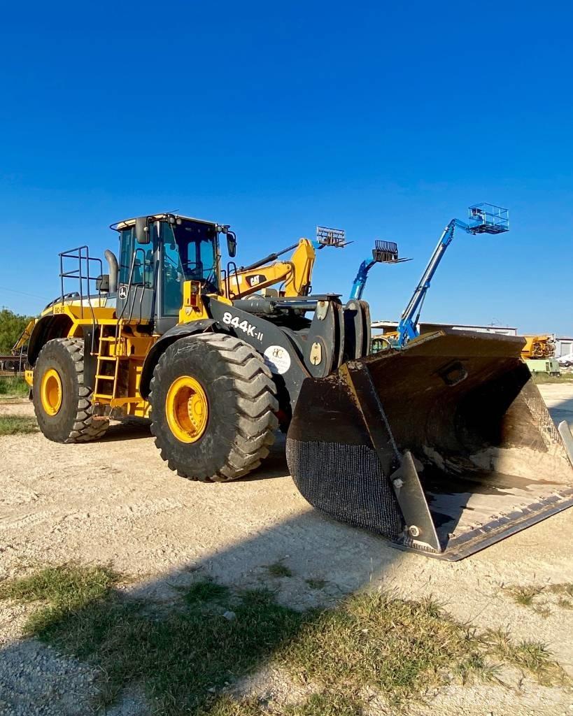John Deere 844 K Gumikerekes homlokrakodók