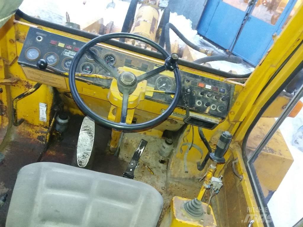 Hanomag 55 C Gumikerekes homlokrakodók