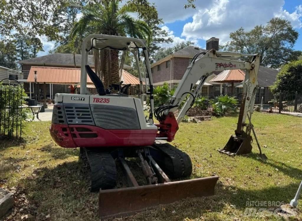 TAKEUCHI TB235 Lánctalpas kotrók