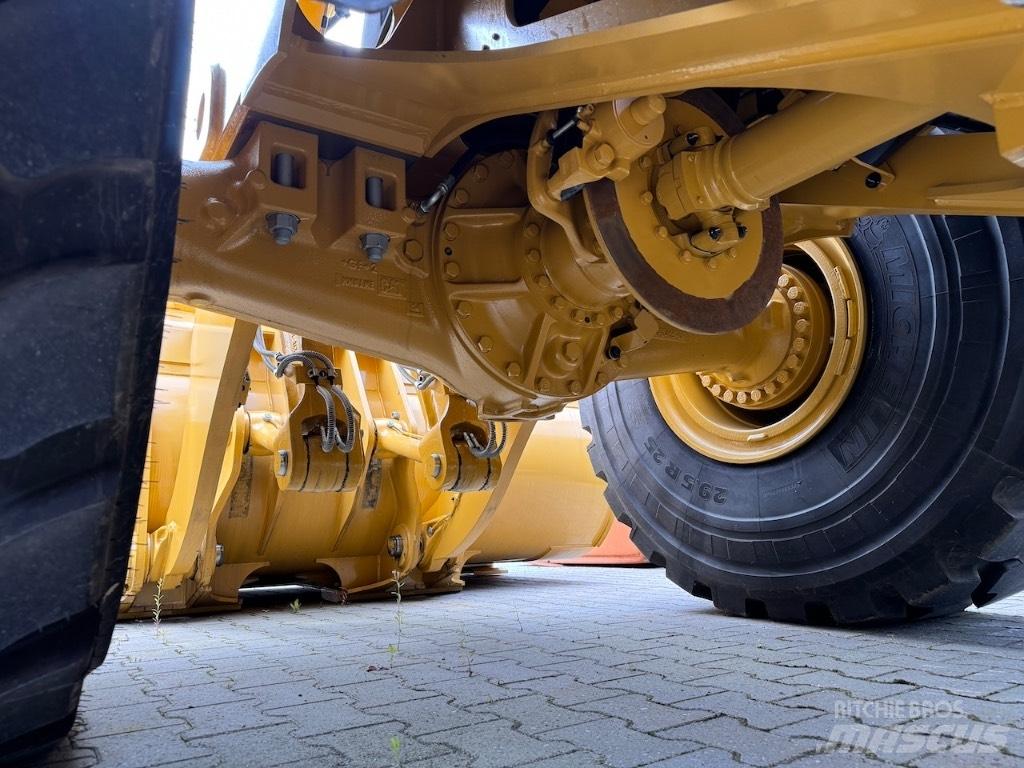 CAT 980 XE Gumikerekes homlokrakodók