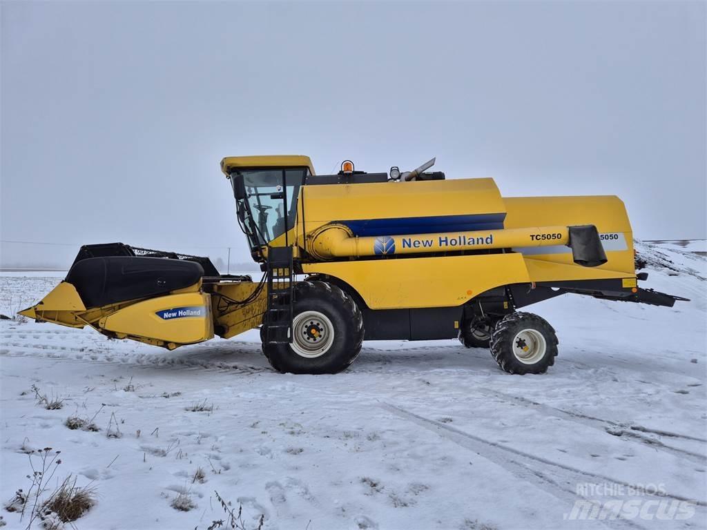 New Holland TC5050 Kombájnok