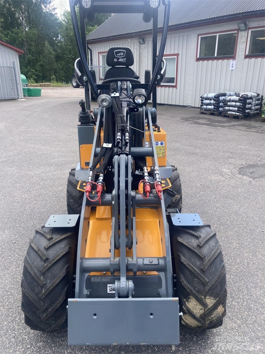 GiANT G1100 Univerzális rakodók