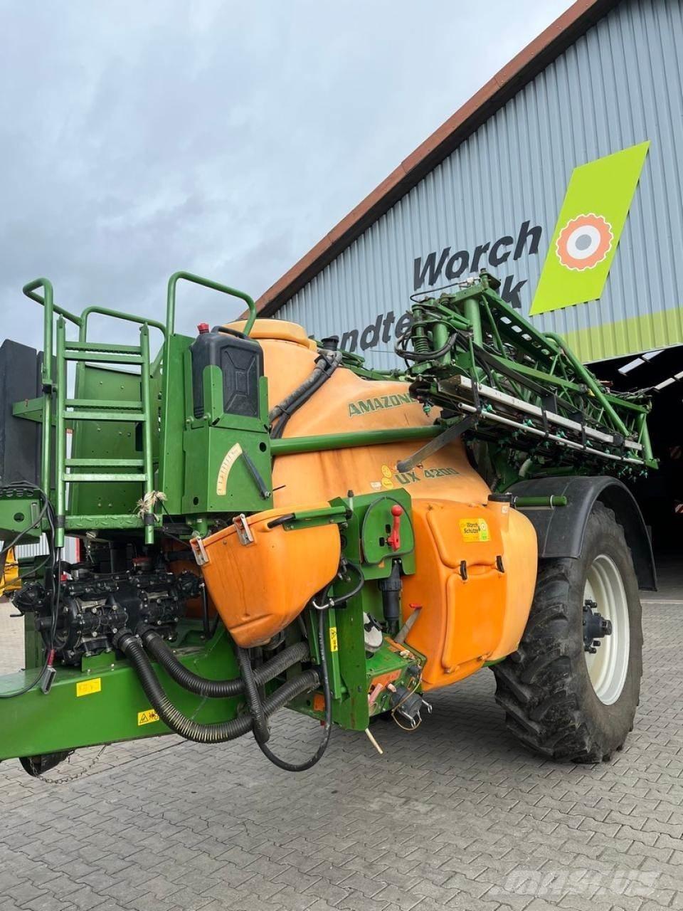 Amazone UX 4200 Vontatott trágyaszórók