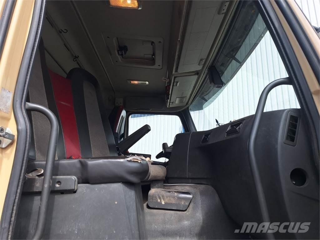 Volvo FMX 380 6X2 Fülkés alváz